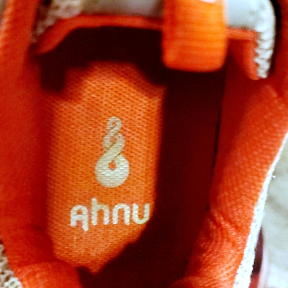 AHNU BY TEVA HIKING SHOES. MENS Sz:9 LIKE NEW! - Picture 10 of 10